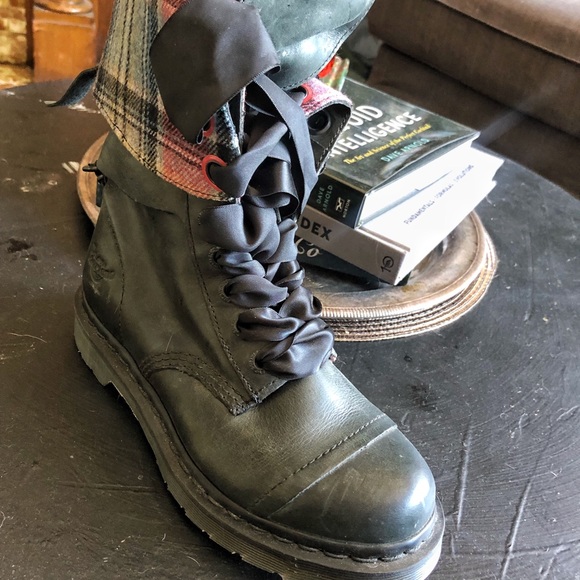Dr. Marten Triumph 1914 boots - Picture 2 of 3